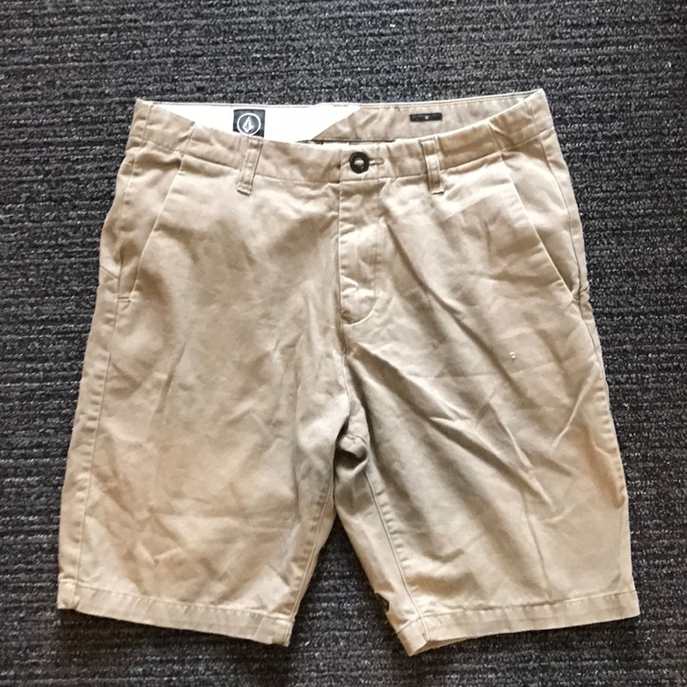 Lightweight Volcom brown shorts
